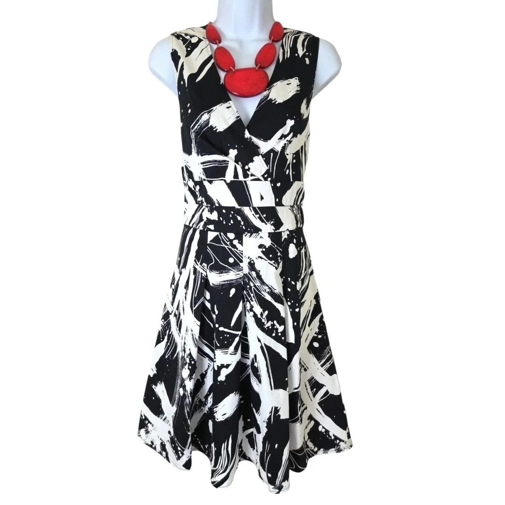 Christopher & Banks Dress 10 Black &White Sleeveless Surplice V-neck Zip Pleats